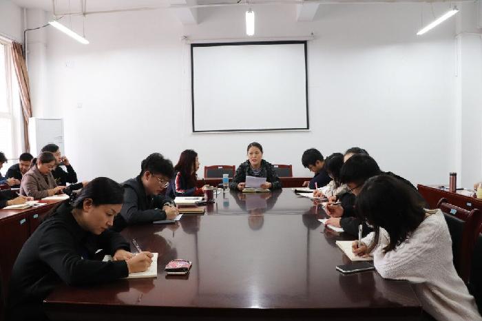 历史文化旅游学院教工党支部书记任颖为全体教工党员讲授党课
