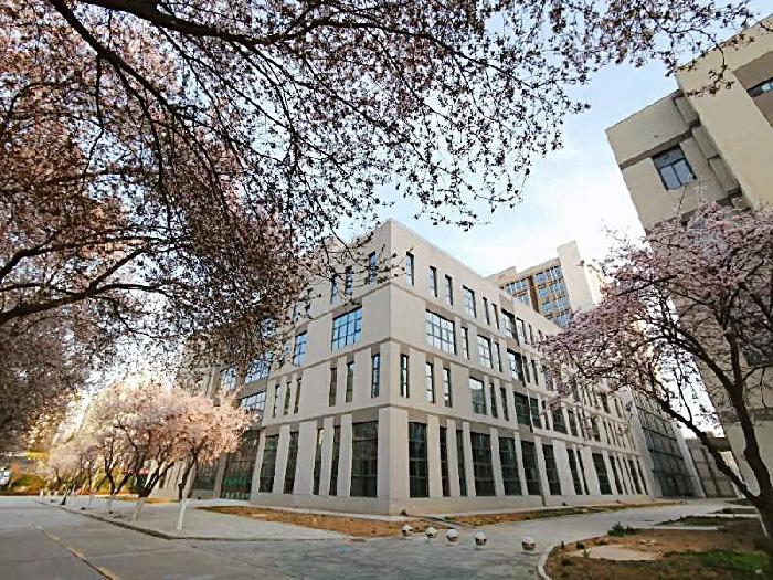 机械与材料学院畅庚榕博士参加高校院所科技成果就地转化及校地融合发展专场会议