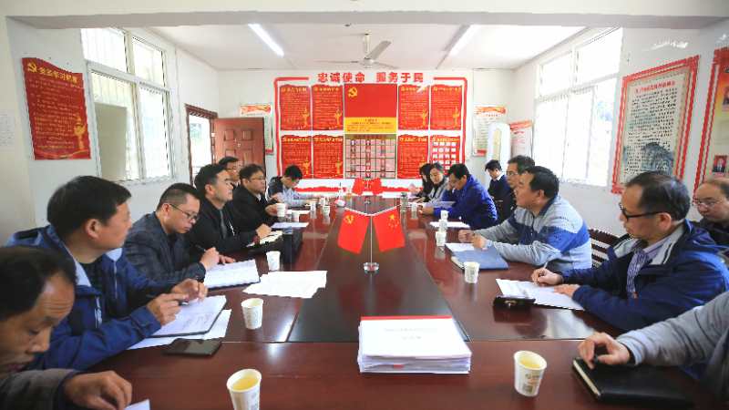 党委书记问向荣赴宁陕县莲花村扶贫调研并慰问贫困户