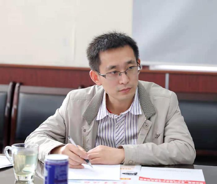 化学工程学院王留昌博士参与研发出聚合物太阳能电池受体材料