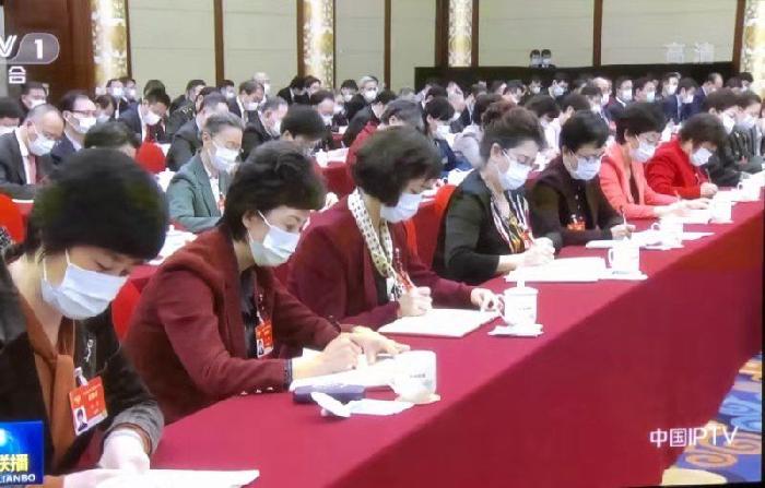 习近平看望医药卫生界教育界委员  我校副校长、全国政协委员王晓萍参加会见