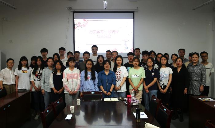 历史文化旅游学院召开考研经验交流会
