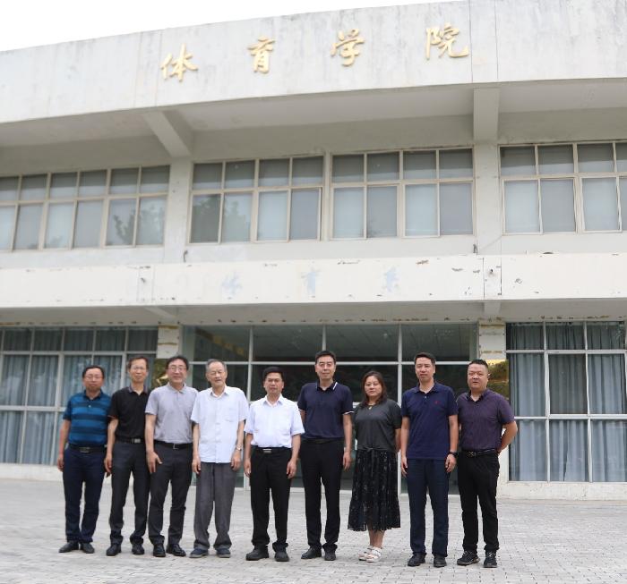 体育学院举行首位柔性引进专家聘任仪式