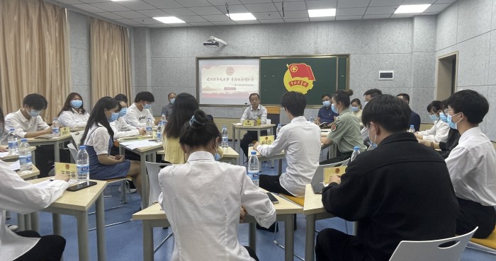 学校召开团员青年代表座谈会