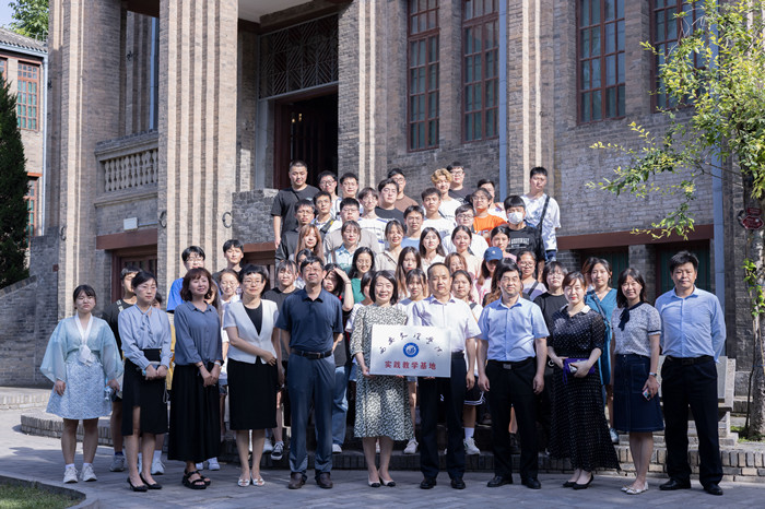 副校长邬连东带队赴红色旅游景区单位访企拓岗