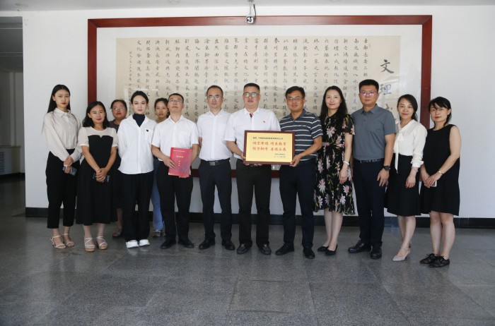 中明建投建设集团向我校捐资助学