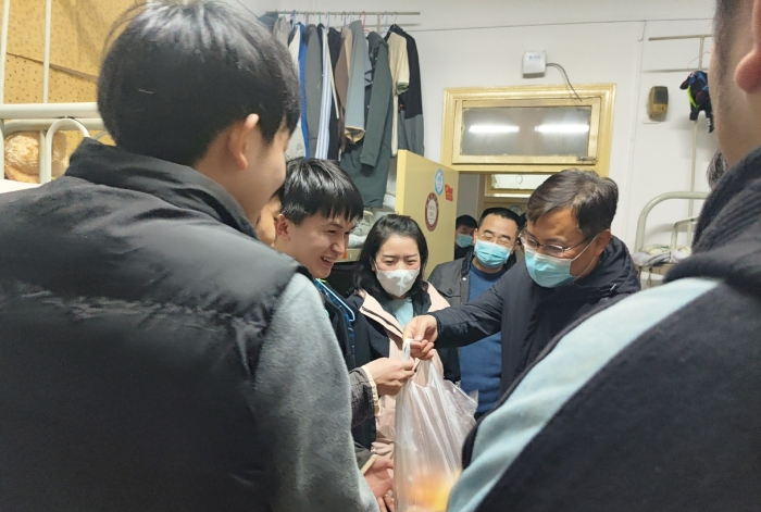 “研”途有我   温暖相伴--机械与材料工程学院关心慰问考研学生