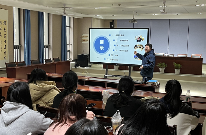 美术与设计学院开展示范课观摩和教育实习辅导活动