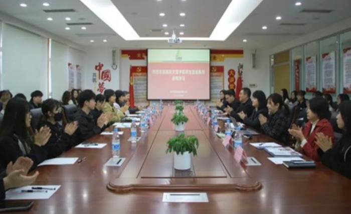 文学院赴天浩控股集团访企拓岗