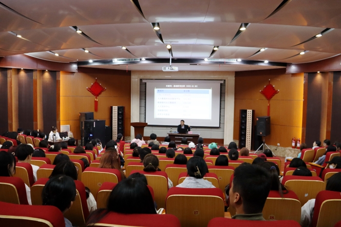 师范学院邀请杨宝忠教授为师生作学术报告