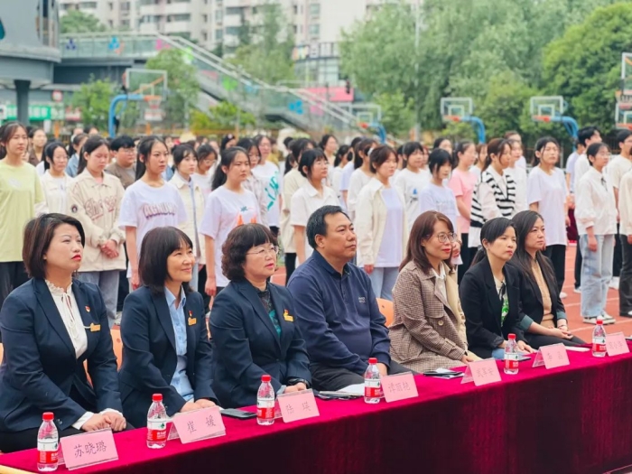 师范学院联合高新三小开展师范学生情怀教育活动