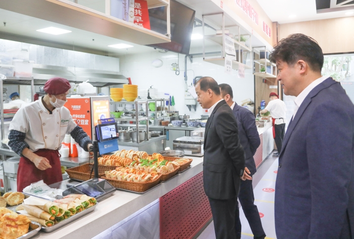 校领导深入校园开展安全检查指导工作