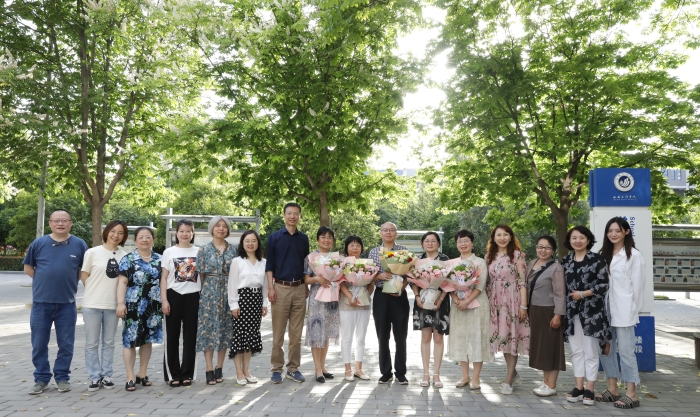 学前教育学院召开退休教师座谈会