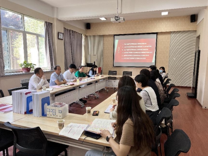 党委书记王育选深入马克思主义学院调研指导工作