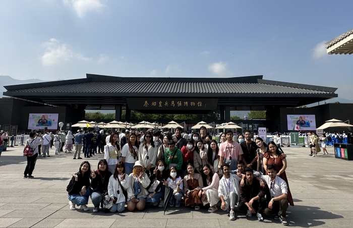 文学院举办中外学生文化交流考察活动