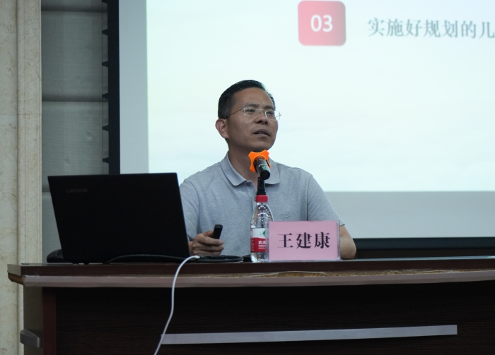 陕西省社科院党组成员、副院长王建康应邀来校作报告