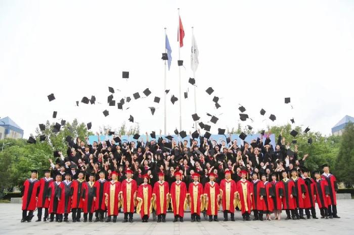 学校隆重举行2023届毕业生毕业典礼暨学位授予仪式