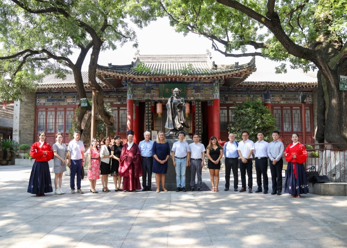 西班牙知华讲堂代表团一行访问我校