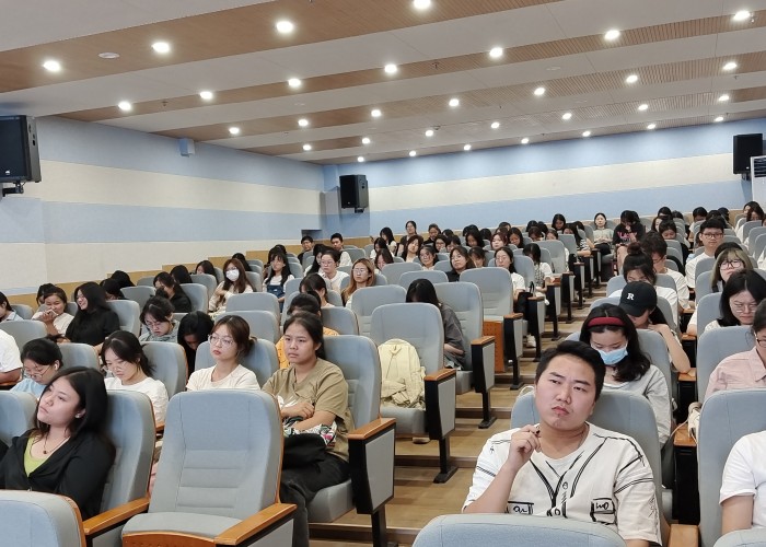 文学院举办学术讲座