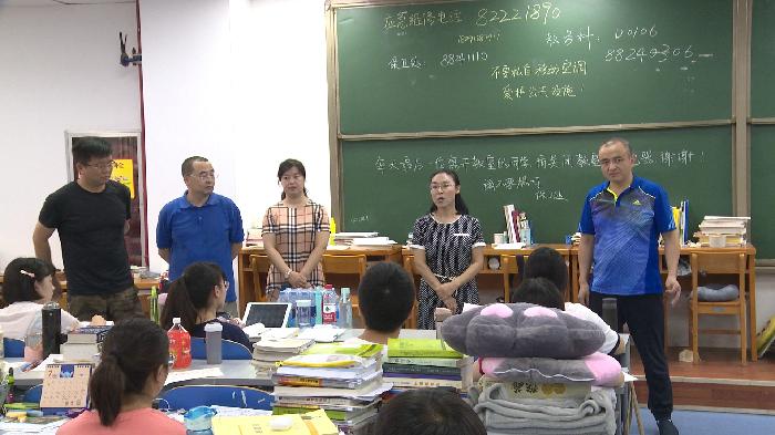 校务委员郭瑞看望慰问暑期坚守岗位的一线工作人员及考研学生