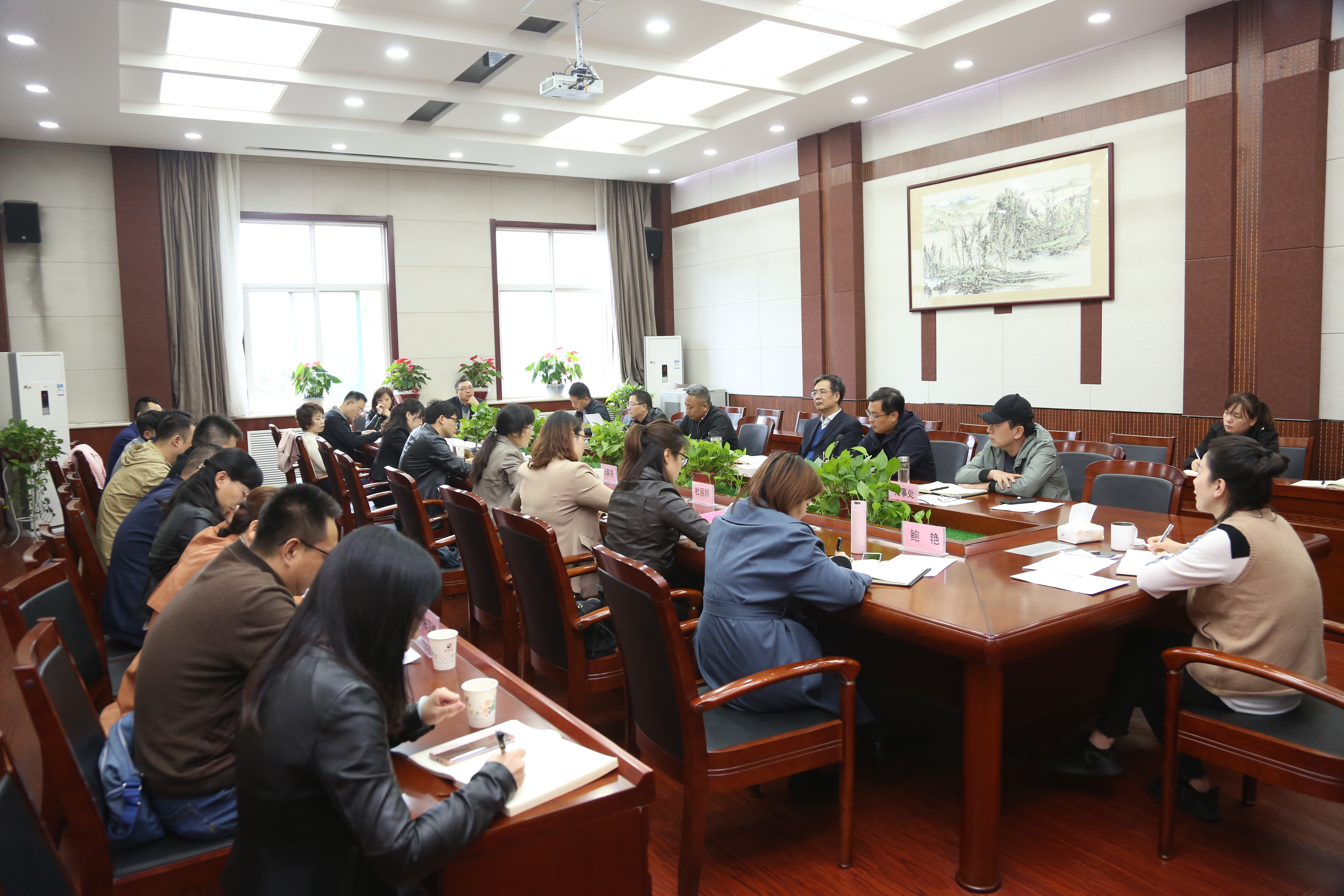 学校召开挂职干部座谈会