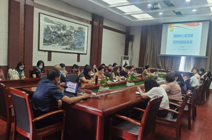 学校举办党组织书记培训班