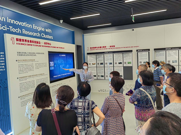 学校组织统战成员赴西咸新区参观学习