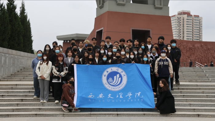校团委组织开展清明祭英烈活动
