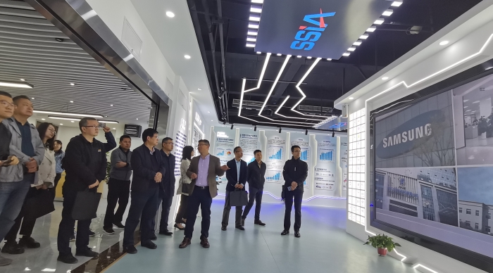 科研处组织博士教师团队赴省半导体行业协会调研交流