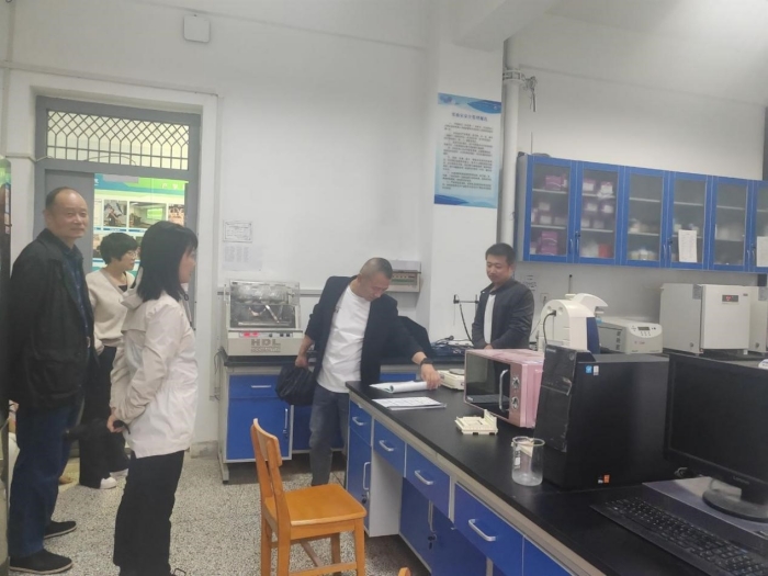 学校开展中秋、国庆节前实验室安全检查