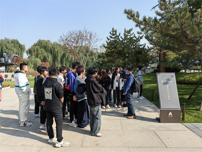 历史文化旅游学院旅游管理专业赴市内星级酒店及旅游景区开展实践教学活动