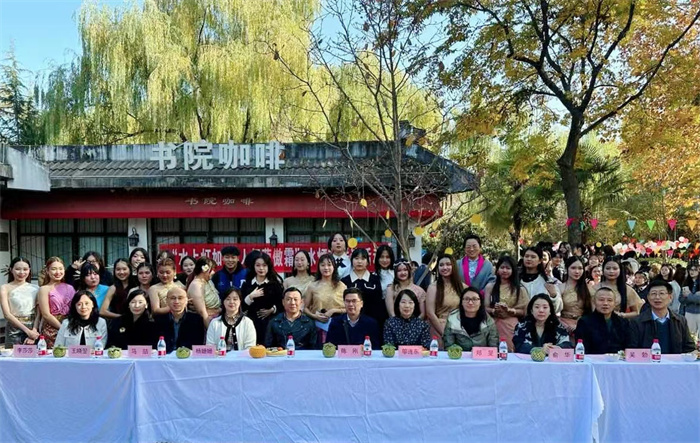 “水上灯如星，人间菊傲霜”——文学院举办水灯节中泰学生联谊活动