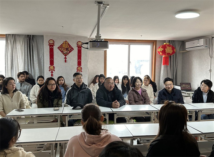 省教育厅和学校领导看望寒假留校留学生